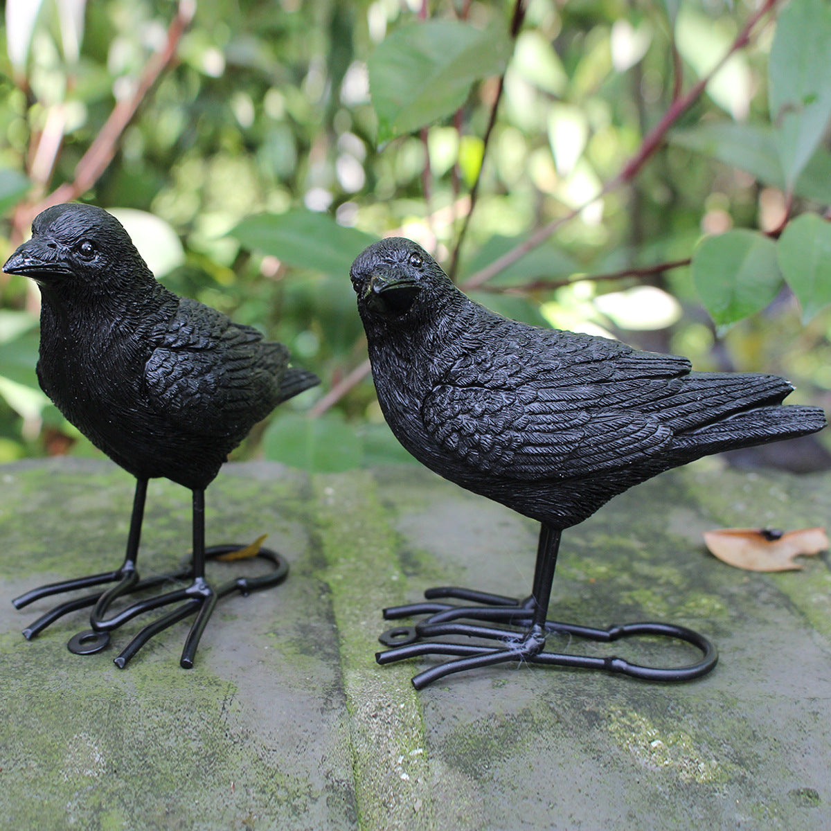 Halloween Realistic Resin Crow Sculpture - Gothic Garden Decor & Artistic Home Ornament